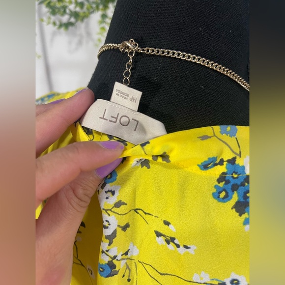 ♻️DISPONIBLE ♻️
✨NEW LOFT PETITE Floral Wrap Peplum Blouse✨ - Picture 3 of 8